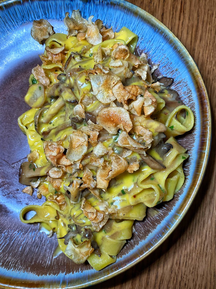 Look how gorgeous this pasta dish is from Common Thread in Savannah! It has sunchokes and mushrooms!! Yummy!!
