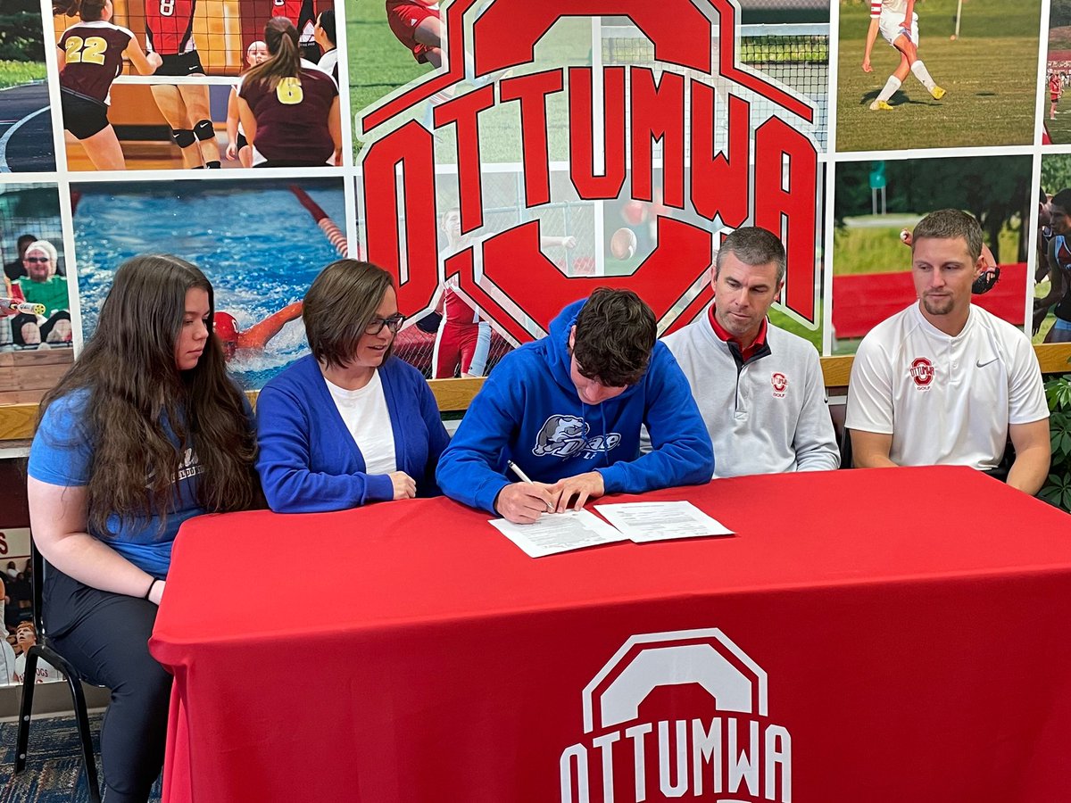 Congratulations <a href="/CaleLeonard2/">Cale Leonard</a>! Today Cale signed his letter of intent to play golf at Drake next year!