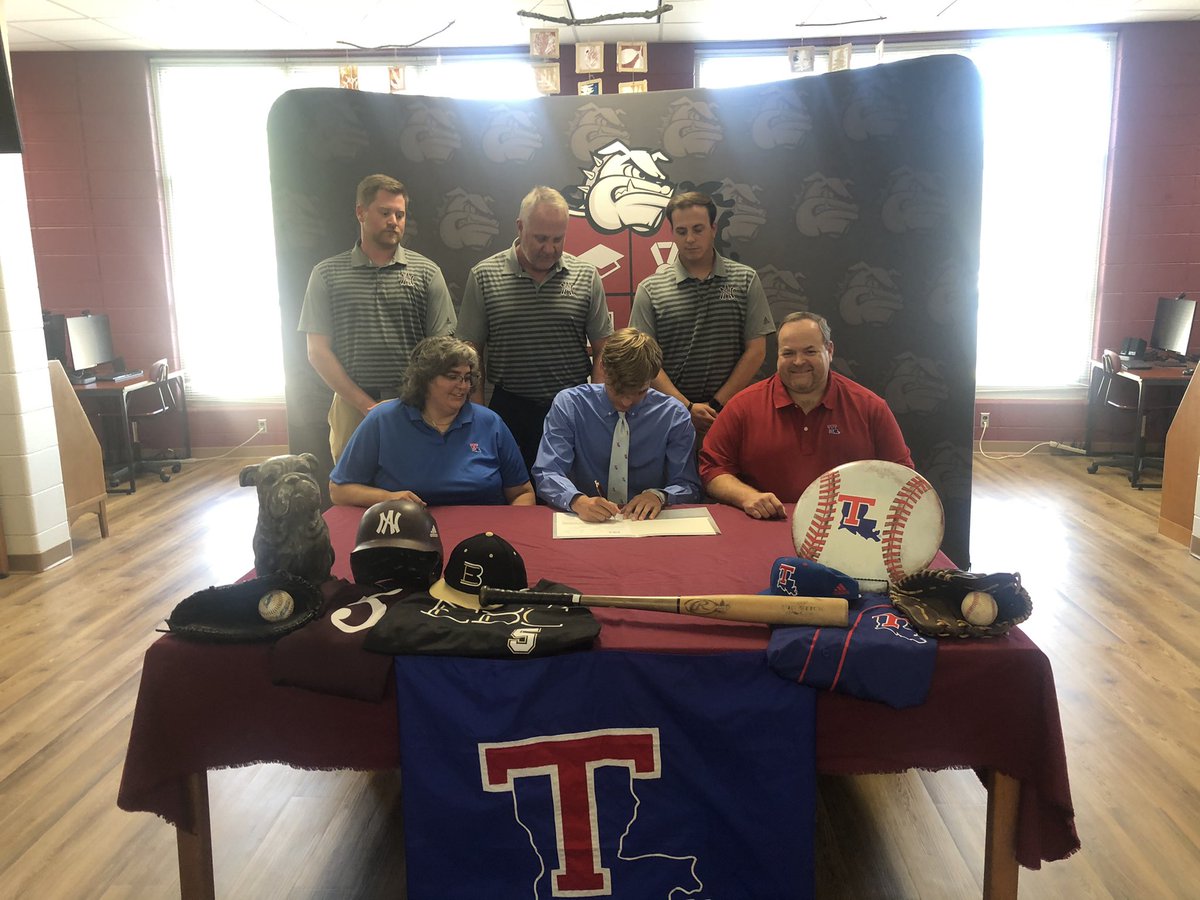 spaul1887's tweet photo. National Signing Day.  Proud of you @Joshpaul05.  @LATechSports https://t.co/a1PstovHAk