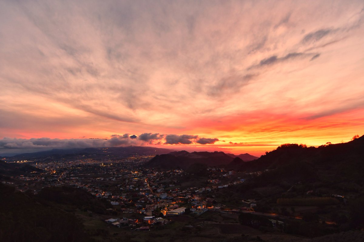 fernandocala87's tweet photo. Increíble atardecer el el hoy 10/11/21

@Efemeridesmeteo @meteortvc   @tiempobrasero @ElTiempo_tve @ElTiempoA3 @VickyPalmaMeteo @el_tiempohoy @RTVCes https://t.co/Vlrg6jU9oZ