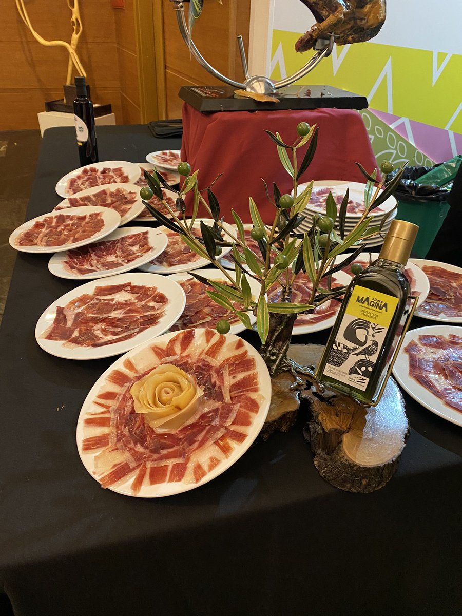 Cena de inauguración de nuestras #JornadasOrigenMagina en <a href="/casaherminia1/">alberto</a> con amig@s y productos con DOP e IGP #calidaddiferenciada 
Estamos encantados de ser los anfitriones de <a href="/OrigenEspana/">Origen España</a> #sierramagina