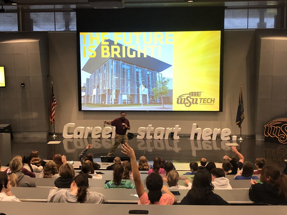 PHMSCrusaders's tweet photo. Our 7th grade students visited @wsutech today to learn more about post-secondary options. What an awesome opportunity! Thank you to Mrs. Maury and Mrs. McElheny for organizing the trip! https://t.co/iWgJHFBlAY