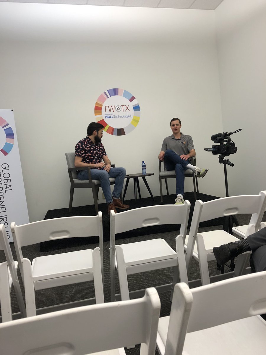 Learning about how to monetize a podcast with <a href="/RobMakesPods/">Rob Upchurch 🎙️</a> Up next is the meetup for all local podcasters! #GEWFW