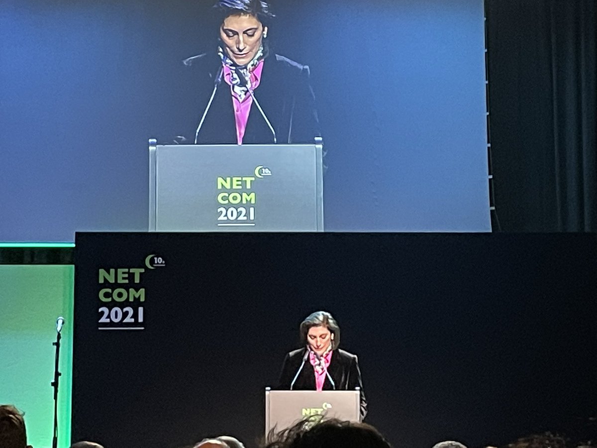 djanevidal's tweet photo. Magnífica sessió #Netcom2021 de @Dircomcat per retrobar-nos, amb l’espectacle de Pep Plaza @MartinezGistau https://t.co/6Xb85K5NrH