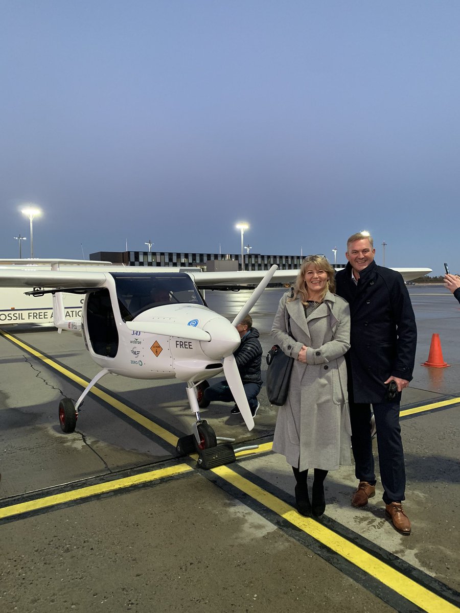SBrandvoll's tweet photo. Fremdeles et stykke igjen før denne spurven kan trafikkere kortbanenettet, men det er en utrolig viktig start! #wideroe #RollsRoyce https://t.co/Vr7owHHdv2