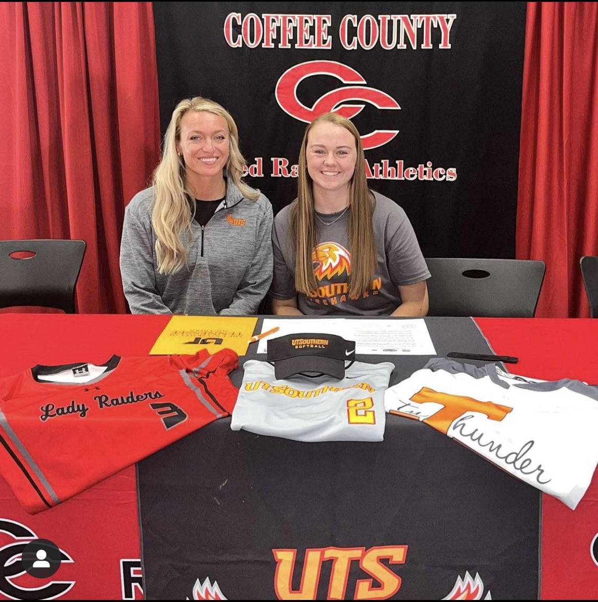 EmilySchuster03's tweet photo. Officially a Firehawk#utssoftball @UTSSoftball @KaelinDawson11 https://t.co/0BEgBbtWK4