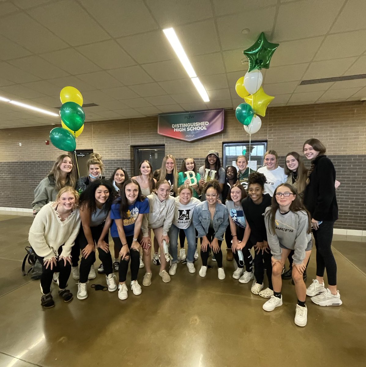 KHSGirlsBball's tweet photo. Congratulations, @bellafontleroy! @BaylorWBB is getting a special one! Thank you for everything you’ve done for our program. 🤎💛 https://t.co/9feY58TfCT