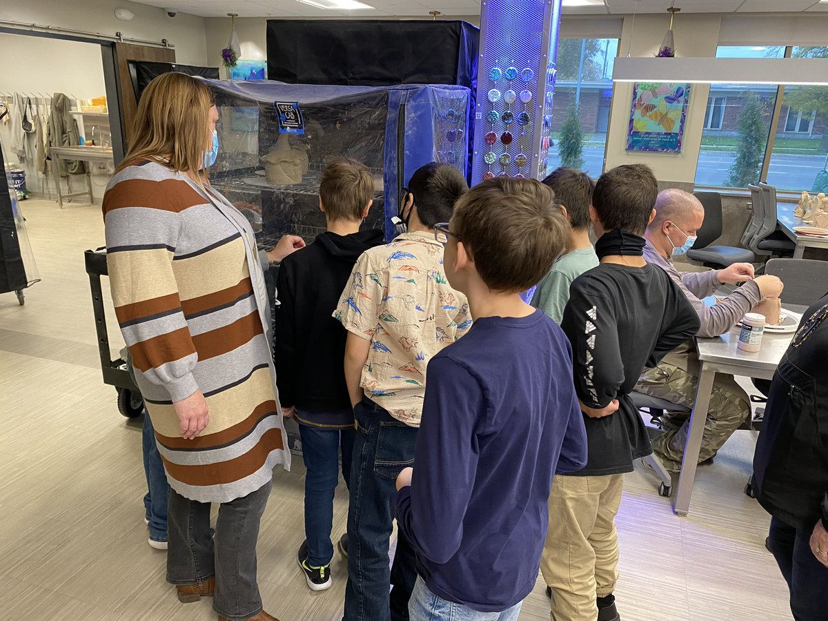 PHMSCrusaders's tweet photo. Students in Mrs. Block’s class took a trip to TECH, INC. where they learned about some amazing opportunities right here in Hutchinson. They got a glimpse of the culinary arts program, Clayworks, hydroponics, and so much more. Today was a great day! https://t.co/VzXXHmWLuz