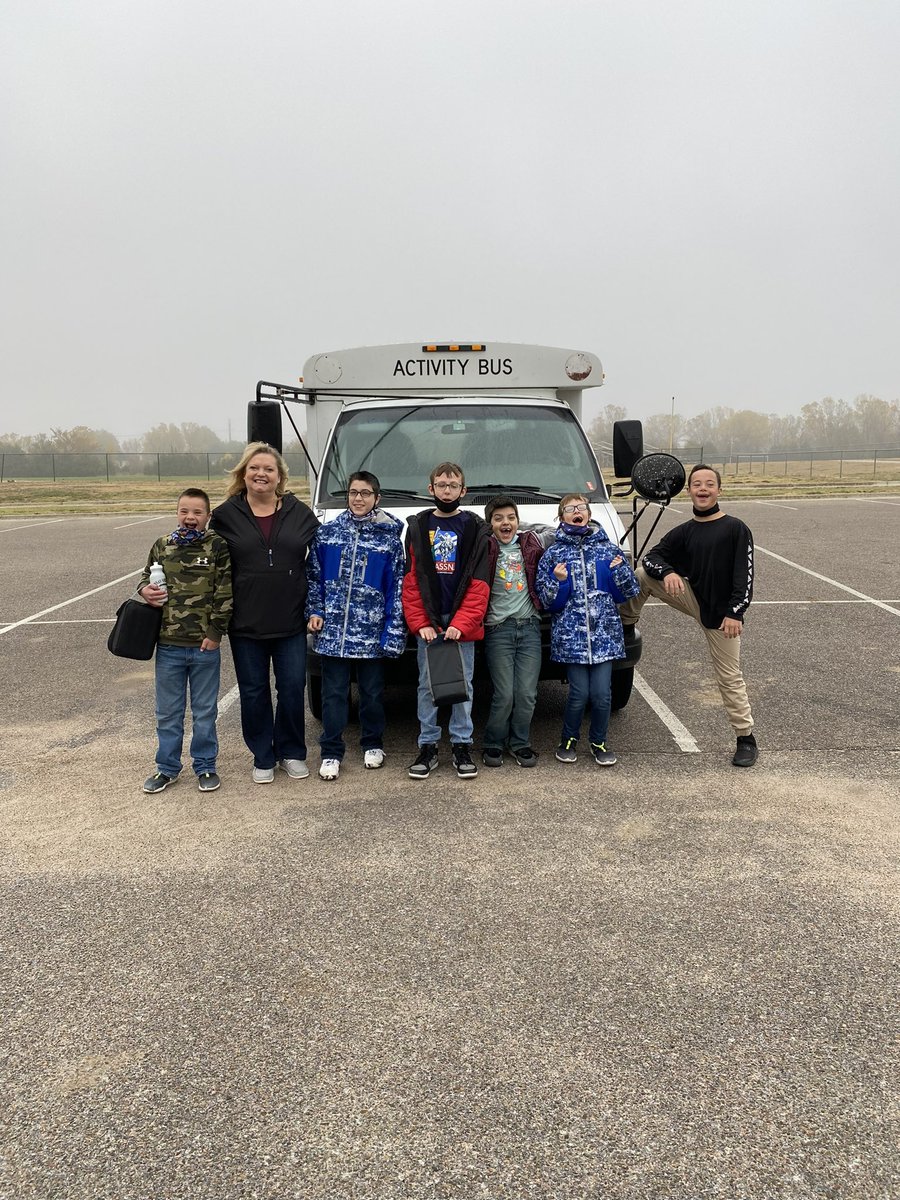 PHMSCrusaders's tweet photo. Students in Mrs. Block’s class took a trip to TECH, INC. where they learned about some amazing opportunities right here in Hutchinson. They got a glimpse of the culinary arts program, Clayworks, hydroponics, and so much more. Today was a great day! https://t.co/VzXXHmWLuz