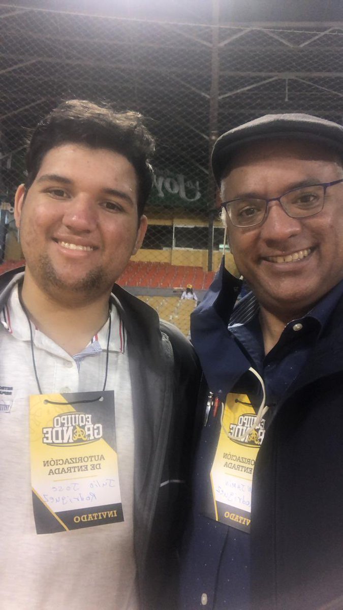 johnsang11's tweet photo. Tu Sabor Deportivo presente en el Estadio Cibao con nuestros corresponsales @BENJAROCA y #JulioJose. https://t.co/9y1LbBNobF
