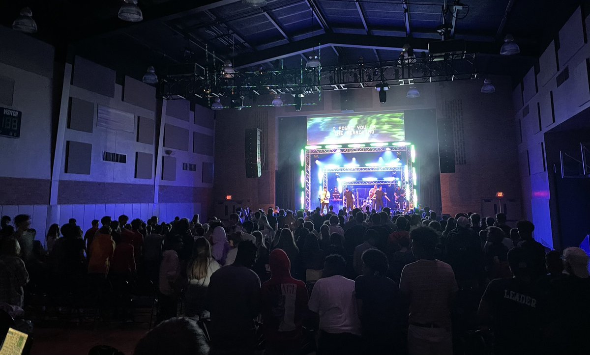 shane_pruitt78's tweet photo. about to preach the gospel to these students in Houston, TX. 

preaching a message - “it’s time to surrender” Luke 18. 

would you pray for souls to be saved, students to be mobilized, and for a spark of revival?!?! 🙏🏼

#revivalgeneration #secondbaptist https://t.co/LzubXIbXG3