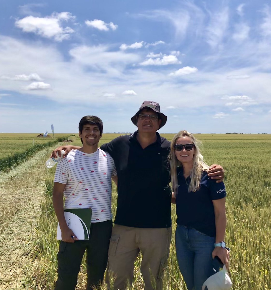 YesiFeninger's tweet photo. El profe y los juniors 🙌🏻
#Jornadaacampo 🌾🌾
#establecimientoSantaLuisa 

@tincho_lobos @alvarezCristian 

@intaargentina 🇦🇷 https://t.co/JYjqSrmCBe