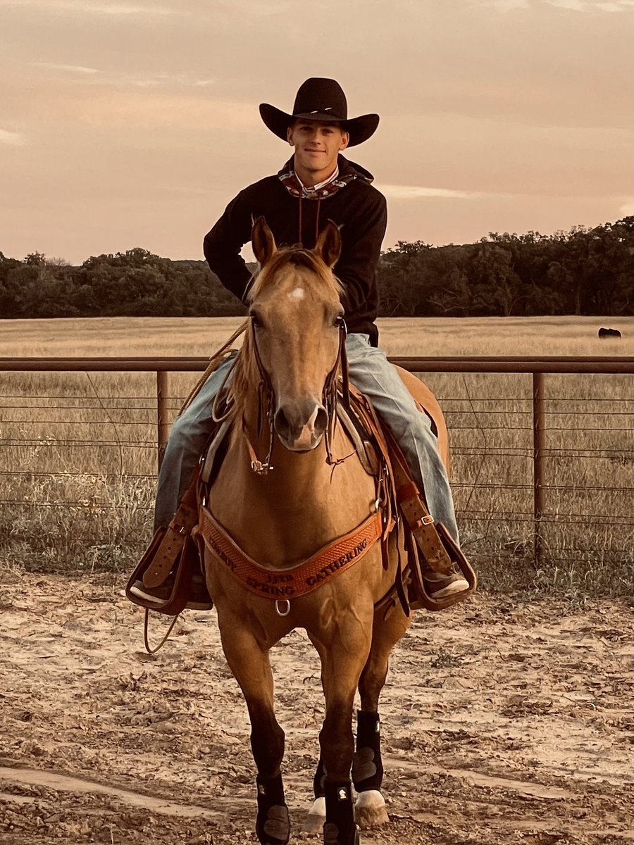 sawyer_1110's tweet photo. thankful for great people, good horses, and 21 trips around the sun🍻 https://t.co/bgRYtSGePq