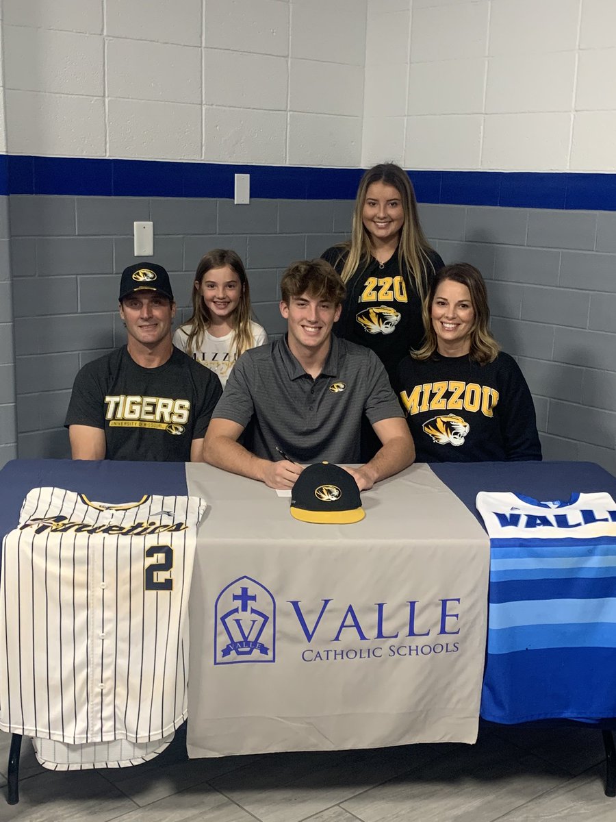Congratulations to Aiden Heberlie and his family on signing his National Letter of Intent to play baseball at the University of Missouri! #C2E #MIZ…