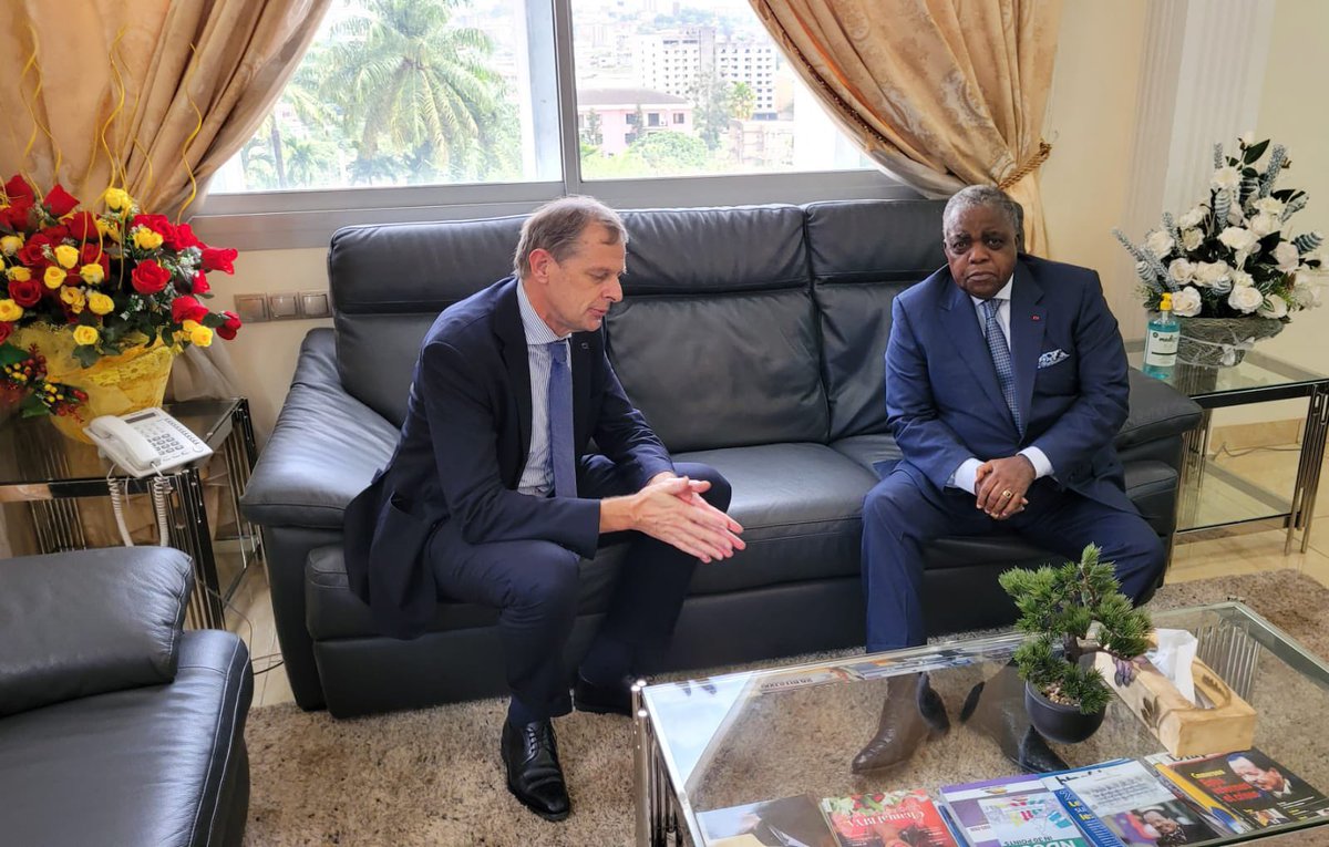 Comment venir à bout de la désinformation et de la propagation des fausses nouvelles, notamment dans les réseaux sociaux ? 

Ce sujet et bien d’autres étaient, ce 10/11/2021, au menu d’une audience entre le ministre de la Communication🇨🇲 et l’Ambassadeur <a href="/P_VanDamme_EU/">Philippe Van Damme 🇪🇺🇺🇦</a> de l’#UE🇪🇺