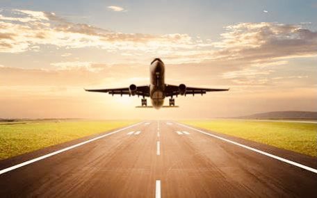 JORGECASARIN's tweet photo. “Cuando todo parezca estar en tu contra, recuerda que los aviones se elevan contra el viento, no con el viento." -Henry Ford 

#AprovechaElVientoATuFavor #Liderazgo #Persistencia #Inteligencia   #Pasión #JorgeCasarín #JMT #Mentoria #Casarín #Networking https://t.co/K1JL7MYBRn