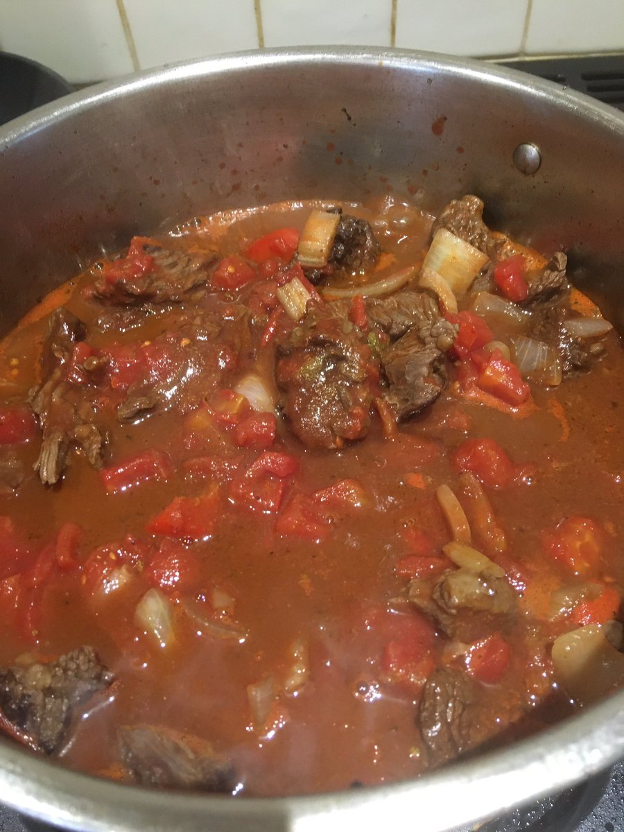 PorshamFarm's tweet photo. Cooking up some chilli with some skirt from our retired dairy beef - ready for 4 hours in the slow cooker. We love @thomasinamiers for depth of flavour. #beefskirt #dairybeef #pasturefedbeef #grassfedbeef #circulareconomy #grazedbasedsystem #cows #properfarming #porshamfarm https://t.co/cMCuMVyoxq