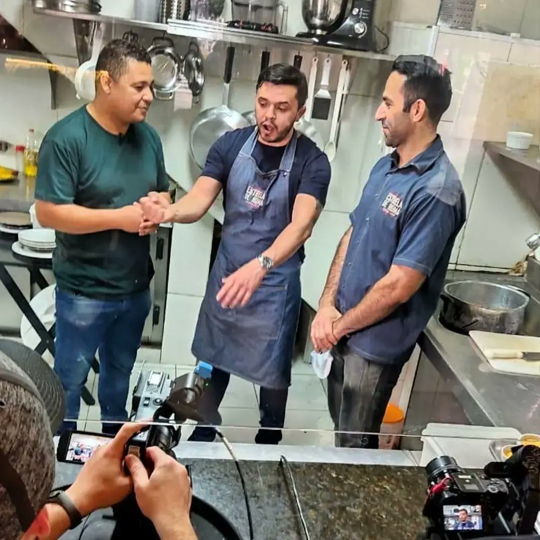 robertdinamite's tweet photo. Em breve esse encontro com Fábio pé de fava no youtube de @cozinhapesadelo comigo e Estrela de Roma Restaurante #pesadelonacozinha #erickjackin #pedefava #Restaurante #MasterChefBR #gastronomia https://t.co/PVWU8N0Rjv