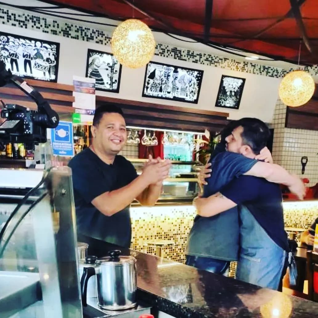 robertdinamite's tweet photo. Em breve esse encontro com Fábio pé de fava no youtube de @cozinhapesadelo comigo e Estrela de Roma Restaurante #pesadelonacozinha #erickjackin #pedefava #Restaurante #MasterChefBR #gastronomia https://t.co/PVWU8N0Rjv