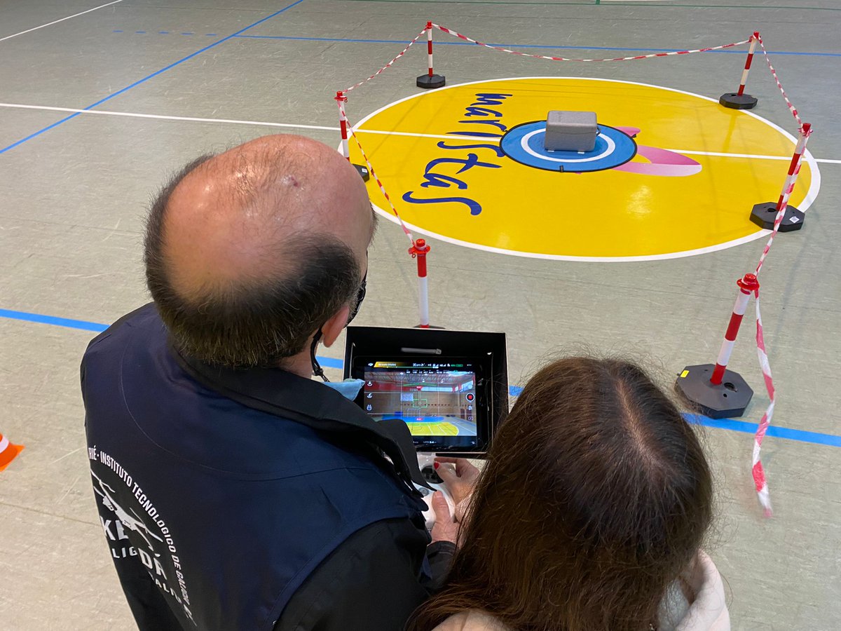 maristasourense's tweet photo. Arranca la 1ª Liga Maker Drone de Galicia y nuestros alumnos de 3ºESO participan en su presentación. Media docena de talleres para conocer el reto educativo promovido por @FundacionBarrie e @ITGGalicia
Consulta el reportaje de nuestra web ➡️https://t.co/PqF4hsDvfX #LigaMakerDrone https://t.co/wmeFMzHseS