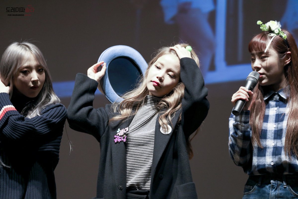 solarhourly's tweet photo. #SolarOnThisDay
♡ 161112 – yongsan fansign
#SOLAR #솔라 #MAMAMOO #마마무 https://t.co/cSZ7XUgphd