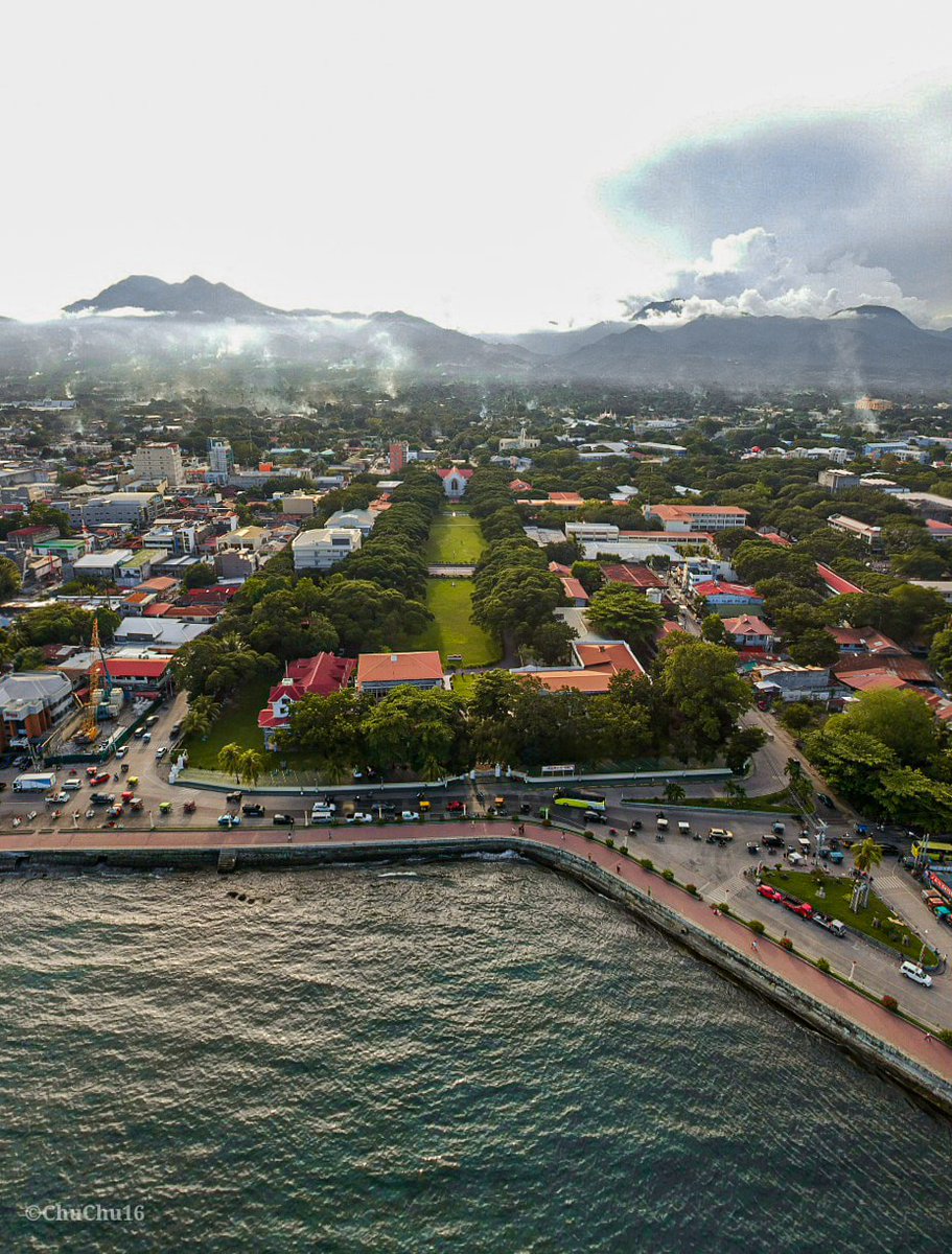 Bird's eye view of Dumaguete, shared by photographer Jay Dominic Te [ IG: @chuchuu16 ]. Be safe, wear your face mask, and observe social distancing, Dumaguetnon! Magpa-bakuna na! There will be better days. #DumaGetMe https://t.co/Nf6u4VQjZY