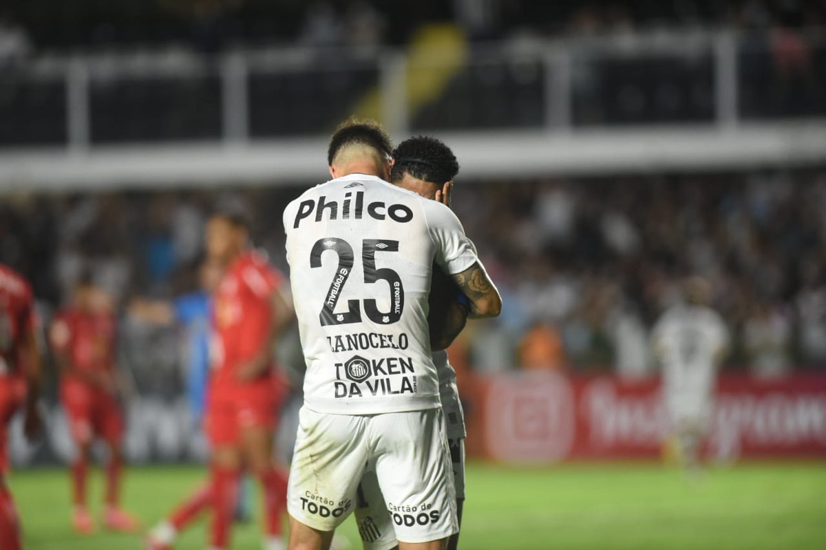 SantosFC's tweet photo. Tamo junto, meu 11! ⚽️

#SANxBGT | 1x0 https://t.co/b3Q7K84aid