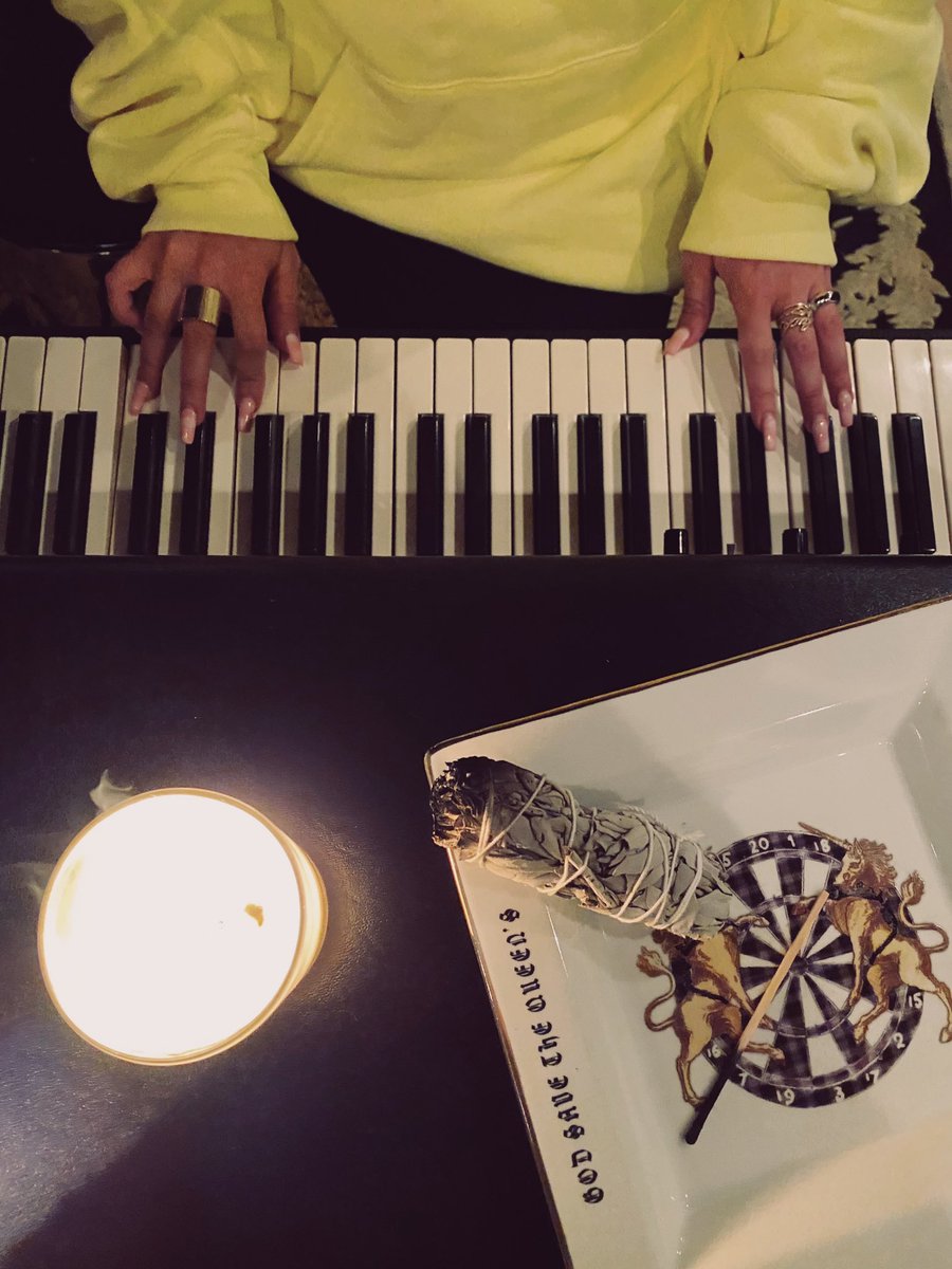 C_AguiIera's tweet photo. ⠀  ᅟᅟᅟ       ⠀                 ᅟᅟᅟ         
                             I could write 𝒂 𝒔𝒐𝒏𝒈 : 
                          with my new 𝒑.iɑno 🎹 ៸៸ 
                  —— #𝗜𝗡𝗦𝗧𝗥𝗨𝗠𝗘𝗡𝗧𝗢𝗦𝗫𝗗𝗠𝗥
⠀ᅟᅟᅟ https://t.co/1ZgiR9DXl9