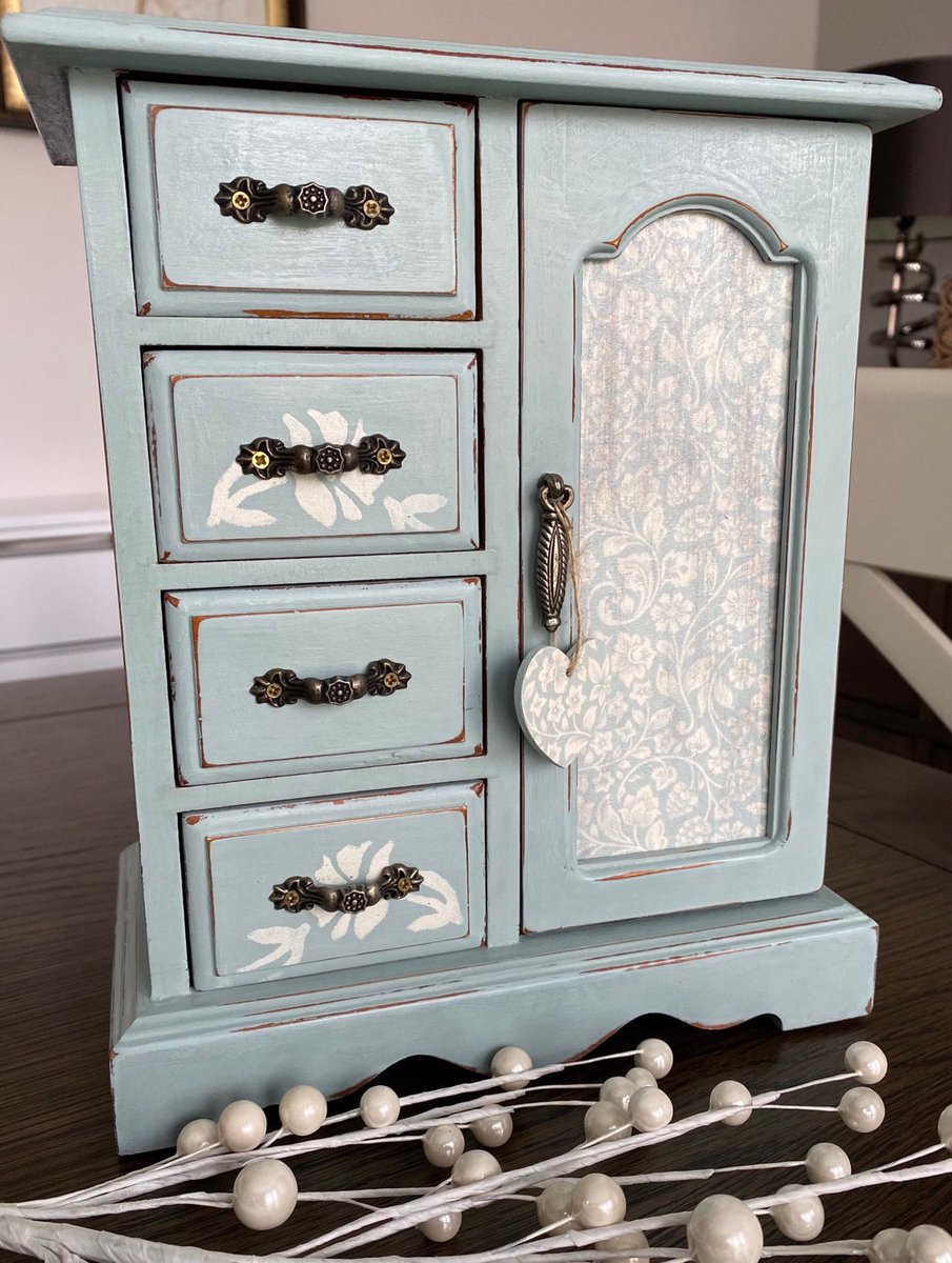 LivvysLoft's tweet photo. Beautiful Svenska Blue Vintage Jewellery Box. https://t.co/XqbYHsj4SK
#etsy #vintage #shabbychic #anniesloan #chalkpaint https://t.co/J2Ir70rMA8