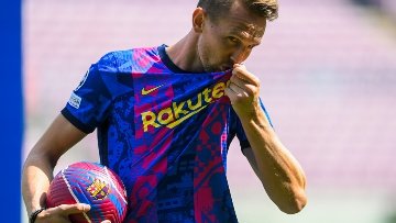 Luuk de jong "Es el paso más importante de mi carrera. Es una cosa muy grande haber conseguido jugar en el mejor club del mundo. He tenido muchas cosas importantes en mi carrera, como ganar la Europa League, pero estar aquí en el Barcelona es un sueño hecho realidad". ¡No vuelva!