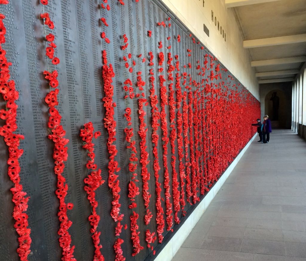 Please pause for one minute of silence at 11am for Remembrance Day. For those sitting or supervising #VCE exams, our schedule includes the opportunity to pause, reflect &amp; remember all those who have served &amp; died in war. #RemembranceDay @DETVic @CEMelbourne <a href="/IndSchoolsVic/">Independent Schools Victoria</a> @VicSRC