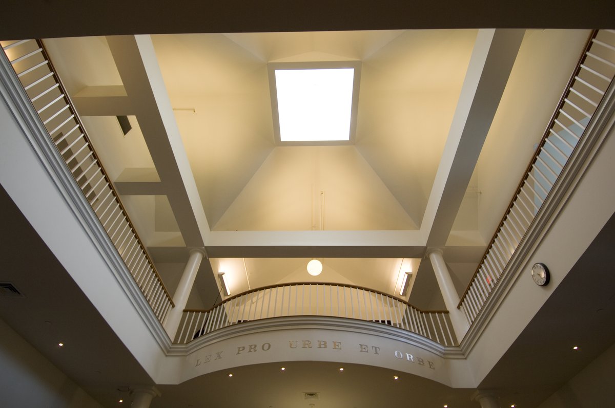 VTLawSchool's tweet photo. Library skylight. #VLScapes #VTLawSchool #ThisIsVLS #LawSchool #LawLibrary https://t.co/KW167Egkhi