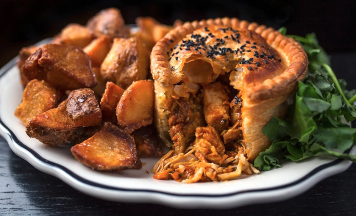 Pie isn’t just dessert — here are Chicago’s best bets for savory pies chicago.eater.com/maps/best-savo…
