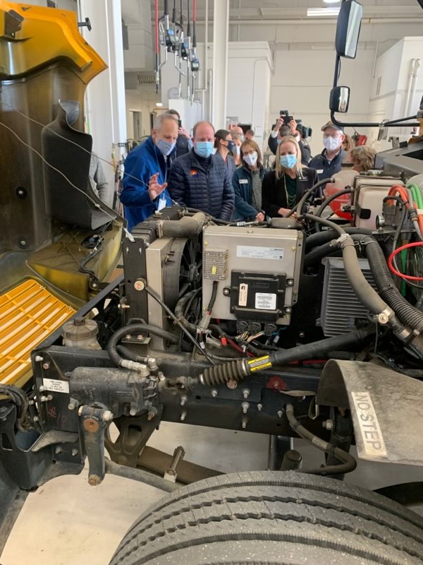 TraceyBernett's tweet photo. Boulder Valley School District unveiled their 1st electric school bus which has 0 emissions, so kids standing in line to board the bus aren’t breathing pollution. Quiet, low maintenance &amp; low fuel costs- all part of CO's strategy to address the climate crisis. #coleg #copolitics https://t.co/PYN1xI0qaA