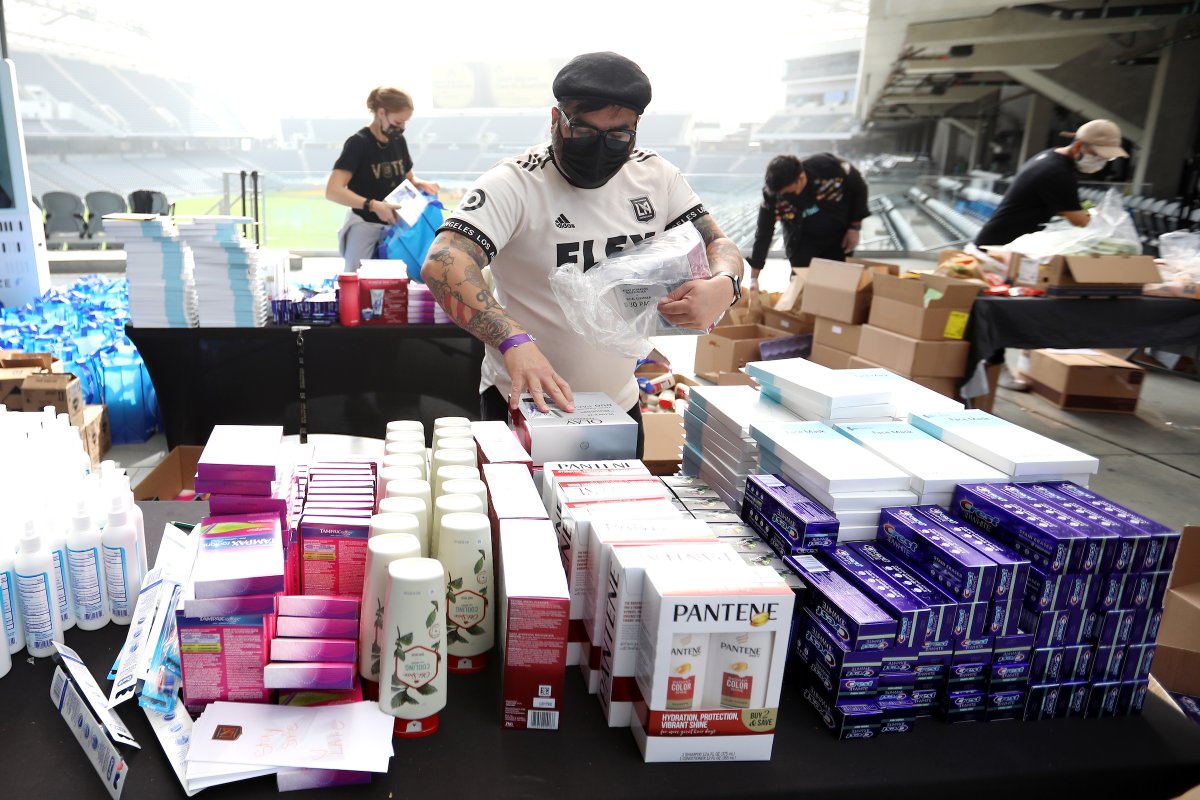 LAFC's tweet photo. A Force For Good. 

Thank you to everyone who joined us and @MelissasProduce at @BancStadium for our @HashtagLunchbag care kit assembly. https://t.co/VNn53jJE1O