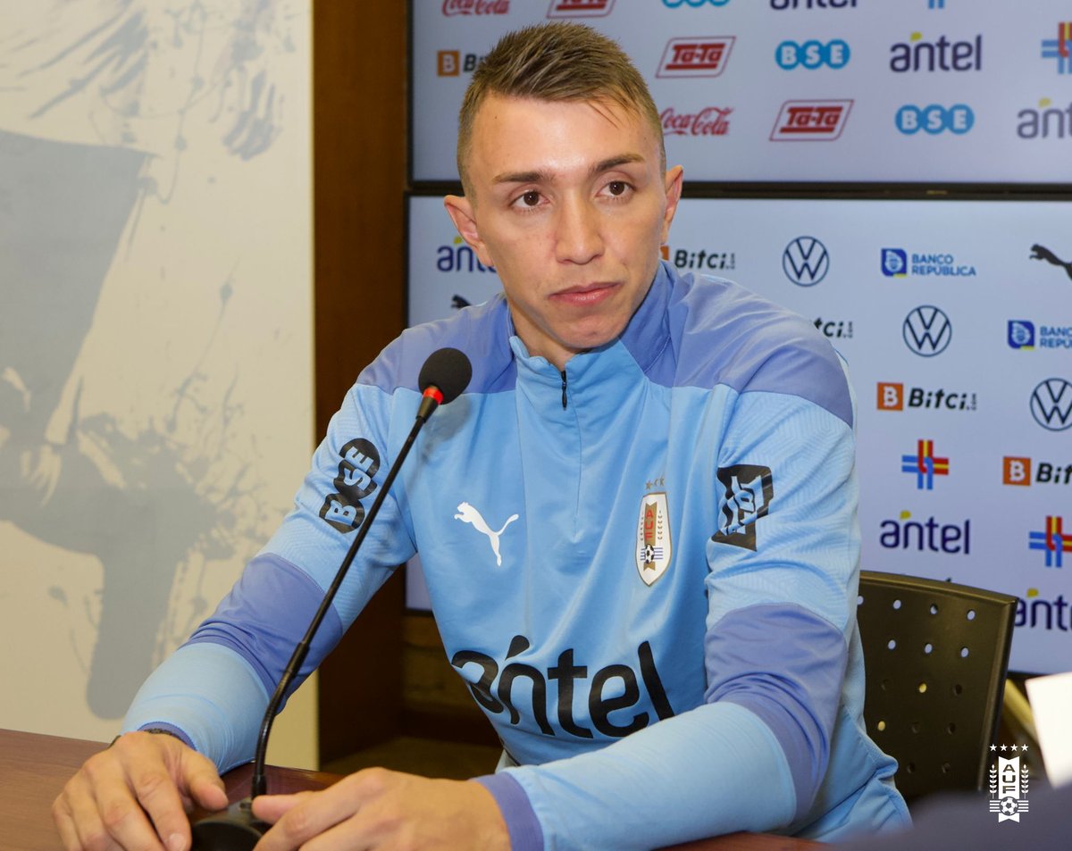 Uruguay's tweet photo. 🎙️ 1⃣ 🇺🇾 Comenzó la conferencia de prensa de @1_Muslera_25 en el complejo Celeste.

Seguila a través de #AUFTV: https://t.co/LNVbfd949E

📲 🖥️ Ingresá a https://t.co/nfJkSdCPt6, registrate gratis y disfrutá los contenidos disponibles y las transmisiones. https://t.co/nr4y1poX7c