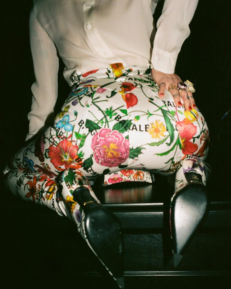 miley's tweet photo. The girl you gotta invite 2 the party or it aint a party! 🍒 

Impromptu shoot 2 minutes after meeting @myleshendrik for @gucci @LACMA 📸 💐🍾🍋 https://t.co/E5jS4W02hR