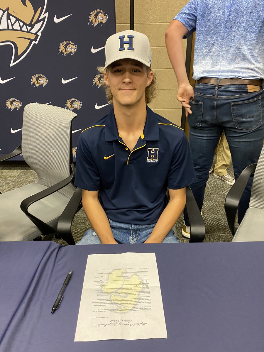 cmallison0811's tweet photo. He is signed!! #officiallyascottie #highlandscotties #letsgobub https://t.co/mF0MV49S9u