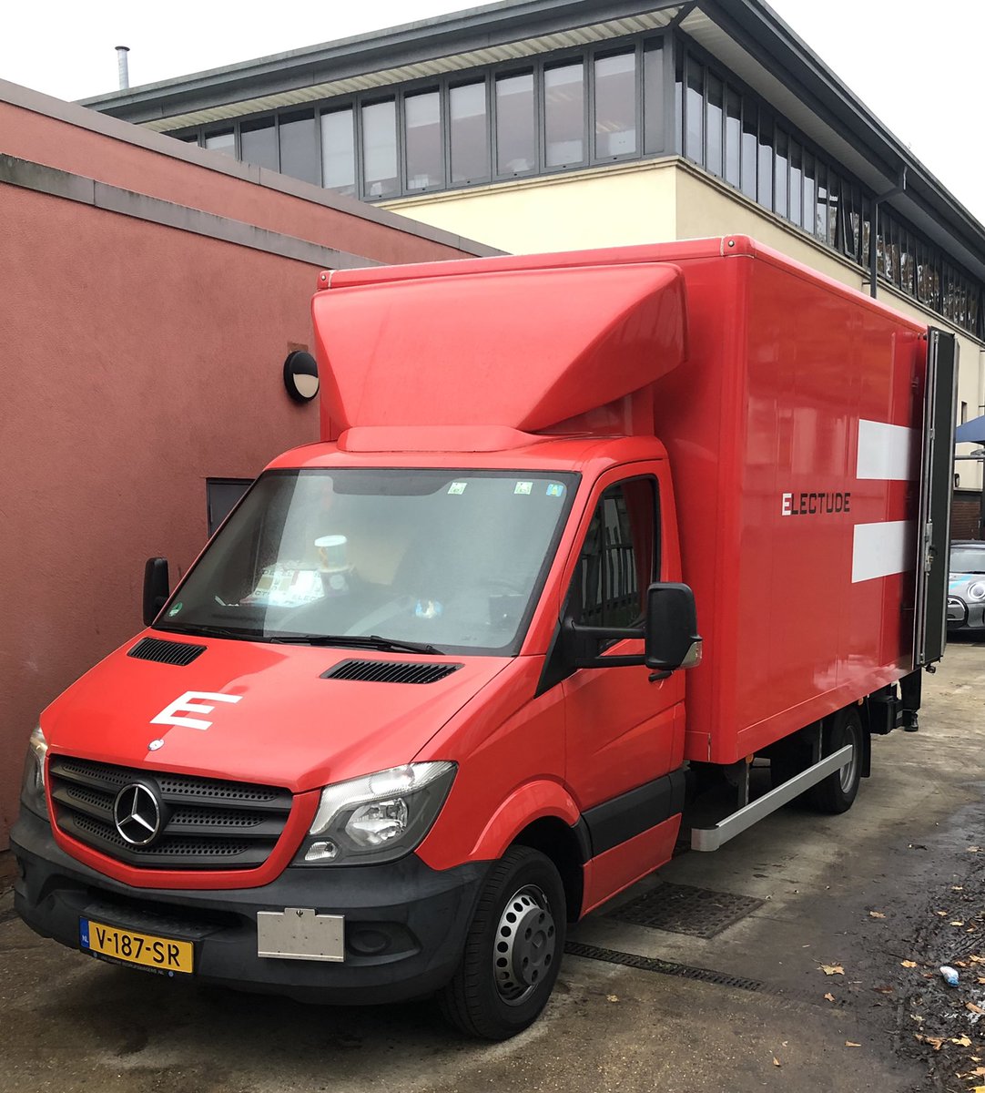 HCUC_TAS's tweet photo. An amazing automotive training day for our apprentices and staff to catch up with Daniel Perry CAT CAE MIMI in the Electude mobile experience room (EMER). Our apprentices and staff gained invaluable knowledge, skills from the Electude experience. 
#automotive #apprenticeships https://t.co/GVVqNdoqPm
