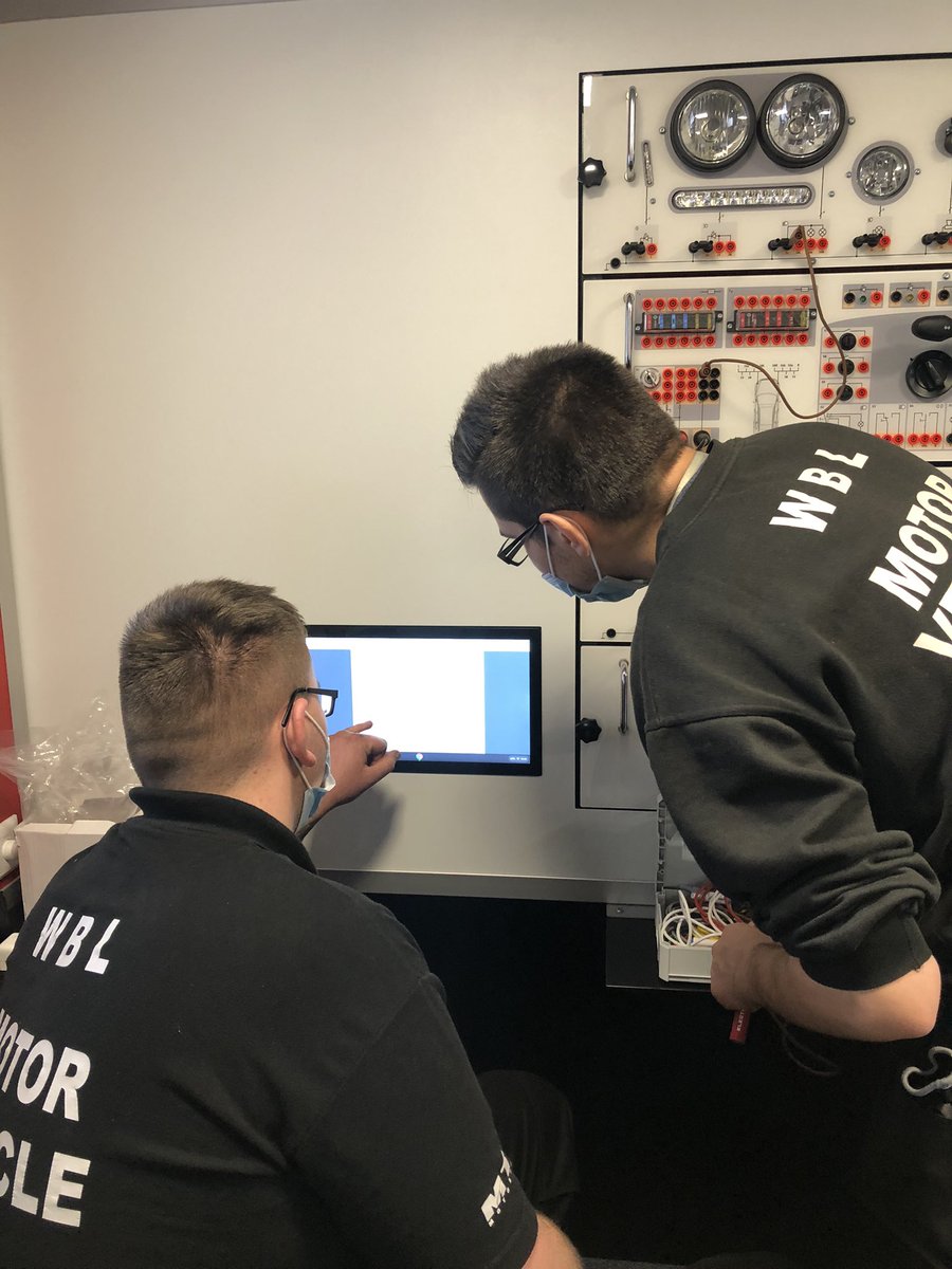 HCUC_TAS's tweet photo. An amazing automotive training day for our apprentices and staff to catch up with Daniel Perry CAT CAE MIMI in the Electude mobile experience room (EMER). Our apprentices and staff gained invaluable knowledge, skills from the Electude experience. 
#automotive #apprenticeships https://t.co/GVVqNdoqPm