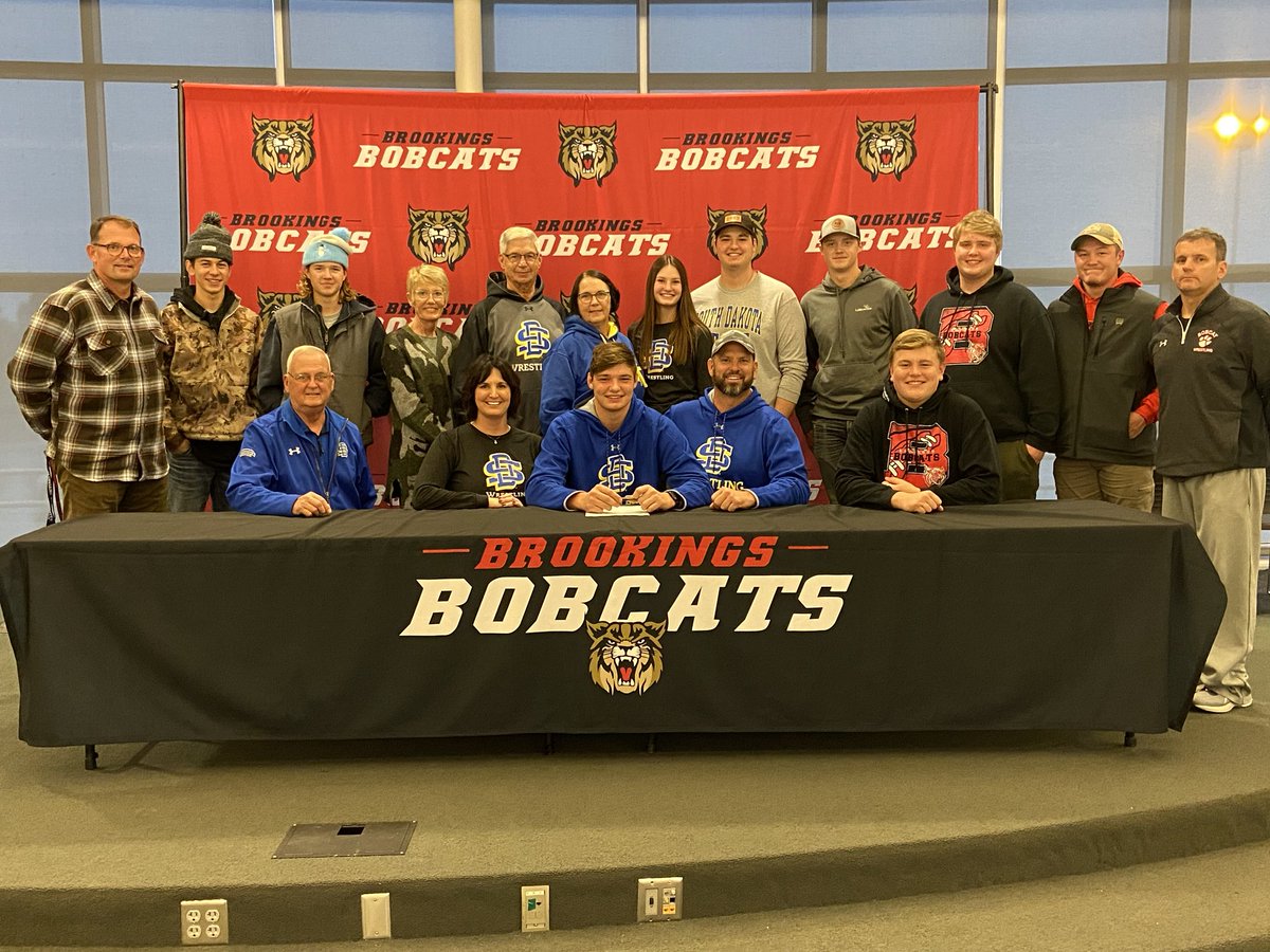 razonthefly's tweet photo. Pretty exciting, will be fun to see what the future holds! ⁦@LukeRasmussen2⁩  ⁦@GoJacksWrestle⁩ https://t.co/cJPn4TykGY