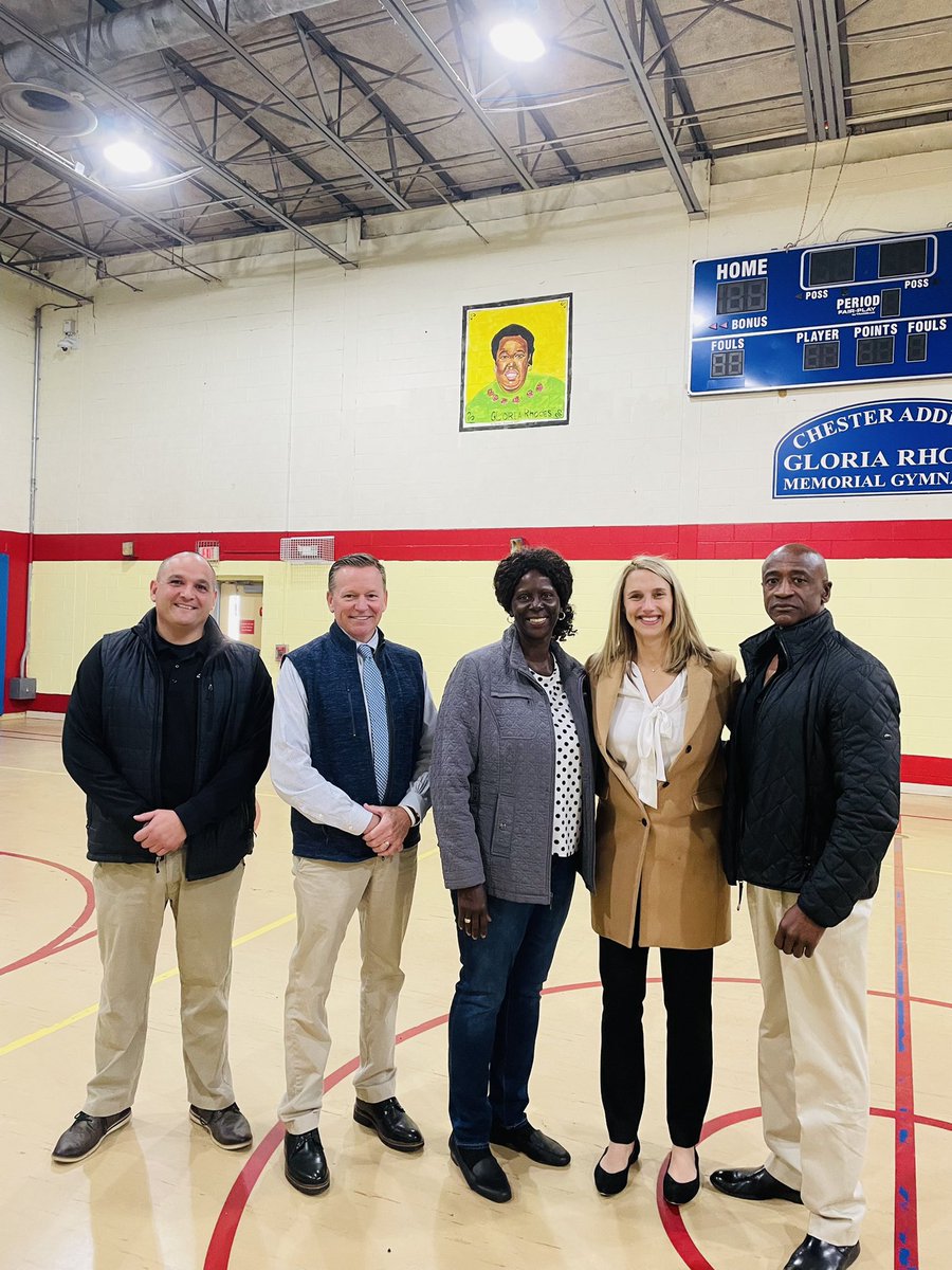 This afternoon, I had a great meeting with @StamfordPolice Chief Shaw, his team, and Senator Pat Billie Miller to discuss ways we can support and improve community policing and programs for youth in Stamford.