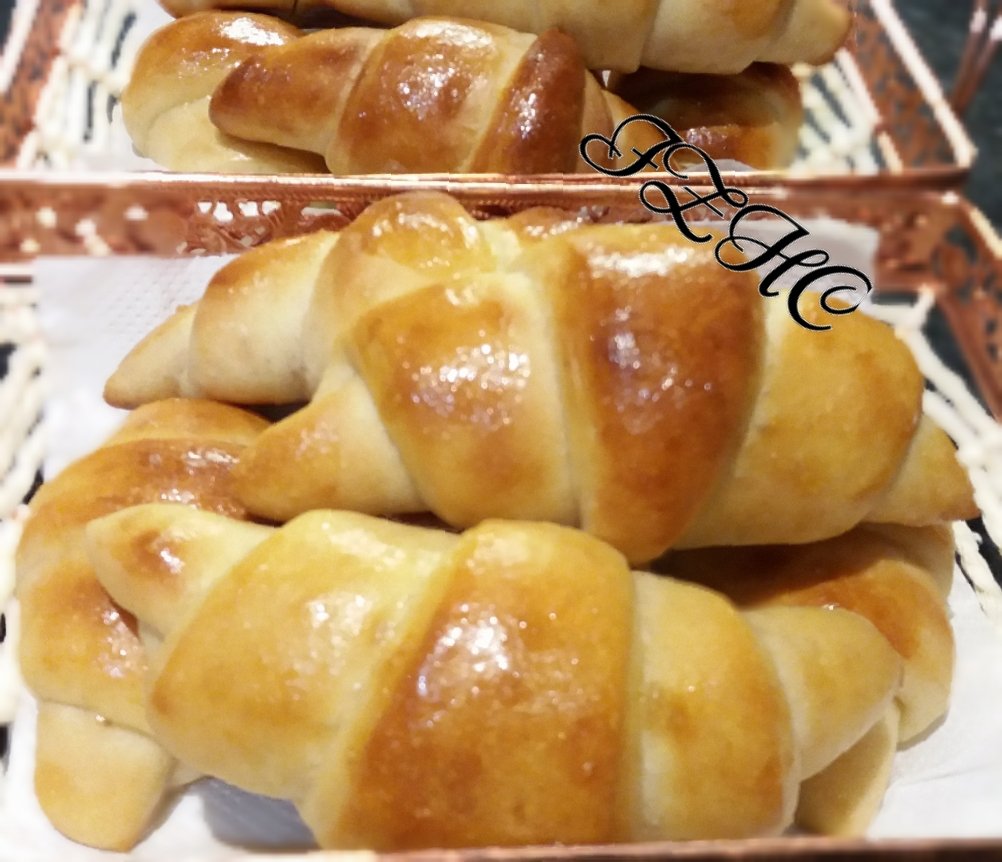 Irum_Zaidi_HC's tweet photo. 🥐#Crescent_Rolls🥐

This easy homemade crescent rolls recipe will help you make super soft and fluffy crescent rolls that looks amazing on dinner table; in less than two hours.
 
#breakfast #side_dish #snack
#american_and_british_cuisine
#dinner #lunch #family_dinner #main_meal https://t.co/NvBnr8wRJO