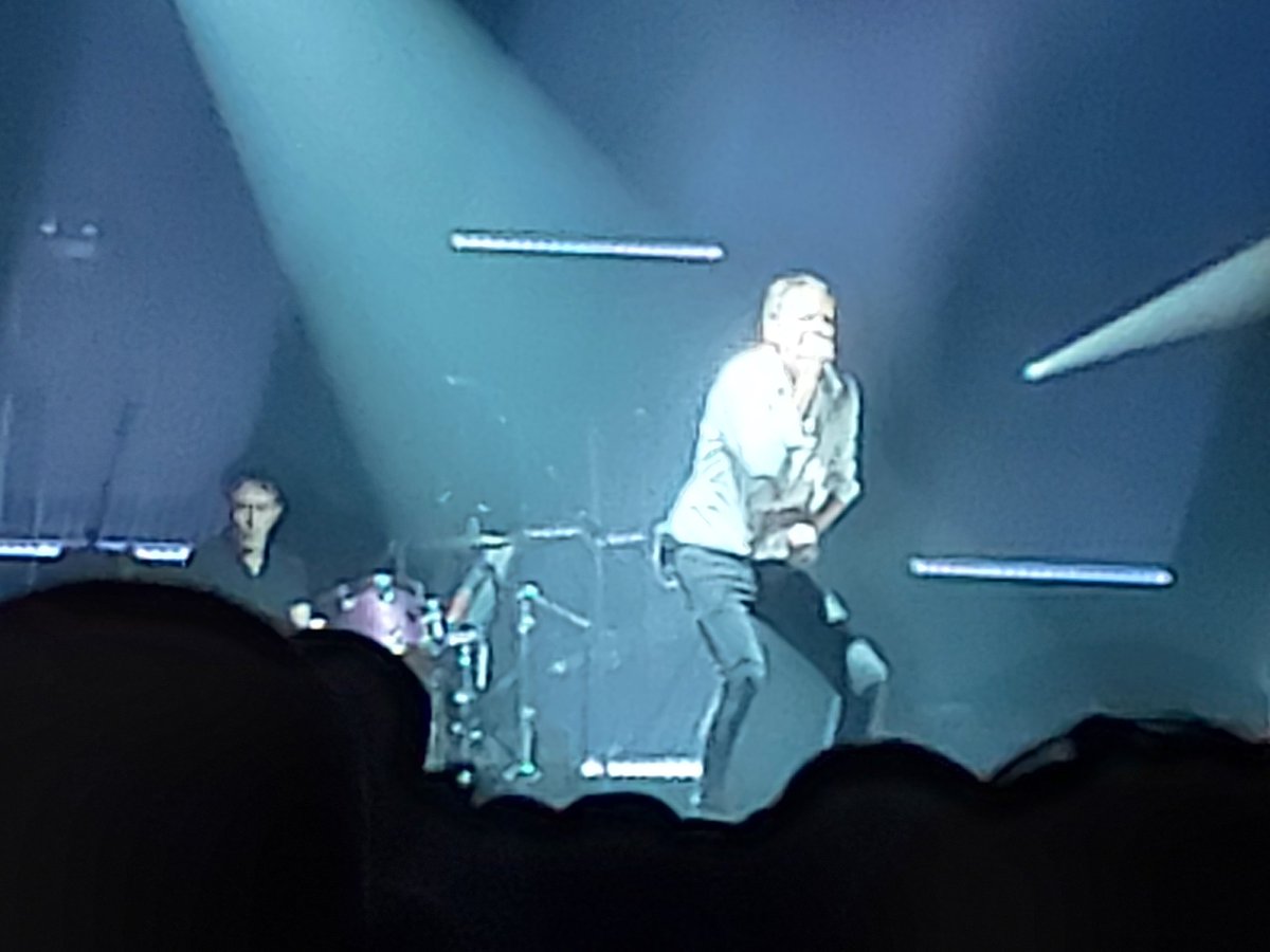 indiegirl1509's tweet photo. The mighty @suedeHQ #cominguptour https://t.co/m0xQq3XwIX