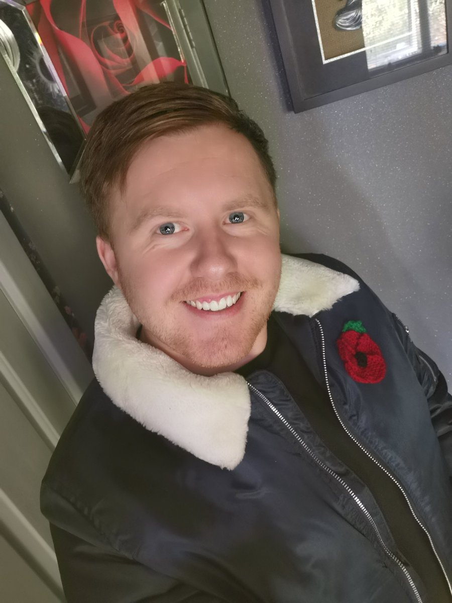 danielspillane1's tweet photo. A smile can say 1,000 words
#Smile #smileaday #gaylad #gingers #Grin #smiling #yorkshirelad #designless #gayselfie https://t.co/7w7o5vpcV0