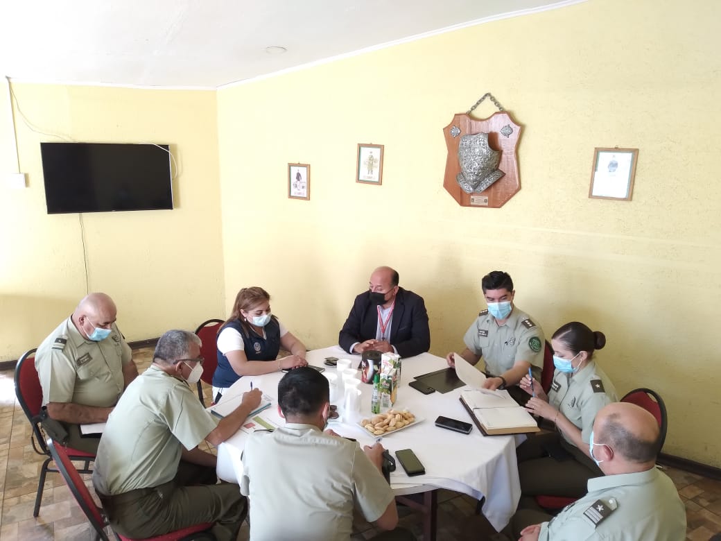 2ª Comisaría #Antofagasta: Subcomisario de los Servicios y Carabineros Of Integración Comunitaria junto a <a href="/ImaSeguridad/">Seguridad Antofagasta - IMA</a> analizan en Mesa de Trabajo situaciones que afectan la seguridad de los vecinos como vehículos abandonados o microbasurales y así coordinar acciones conjuntas