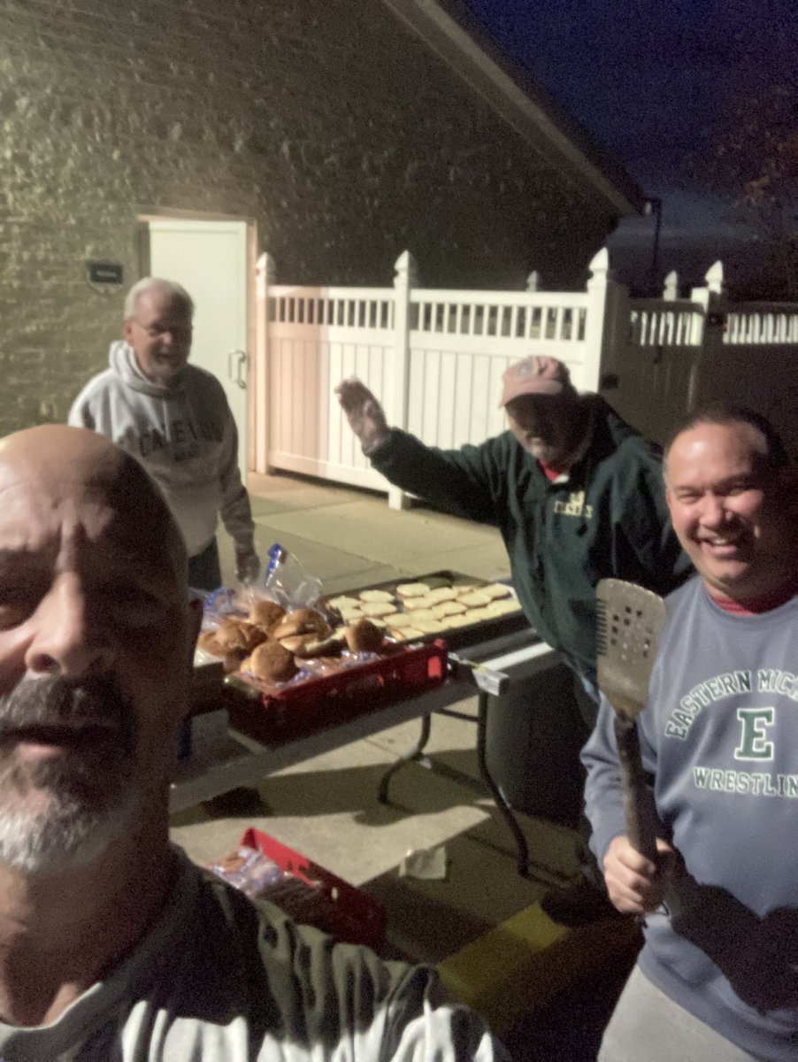 RViscounte's tweet photo. Burgers and Blankets has begun! https://t.co/gdolBx891E