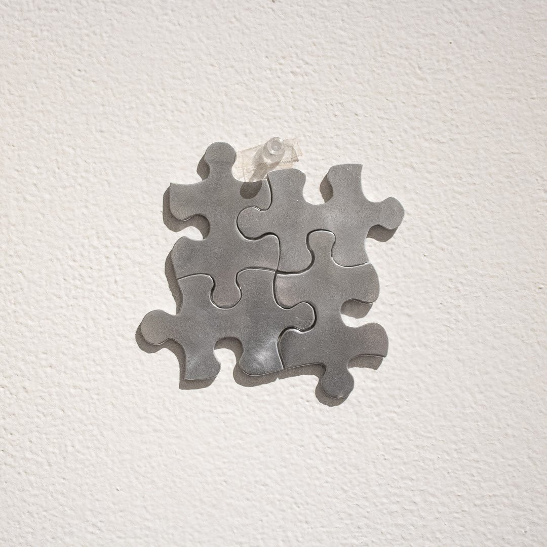 Among the sculptures in the solo exhibition of #LukasGeronimas, the “Signet” series of sculptures invoke philosophical inquiry at a different, smaller scale. They acutely depict recurring forms in the body of work, like puzzle pieces or eyes.