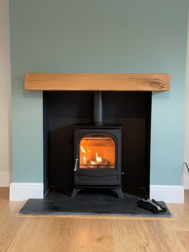 Arada Holburn 5 stove with a lovely deep beam in Oak fitted outside Honiton last week by our team

A stylish edition to this home ready for this Winter

#stylish #epitomeofstyle #aradaholborn #aradastoves