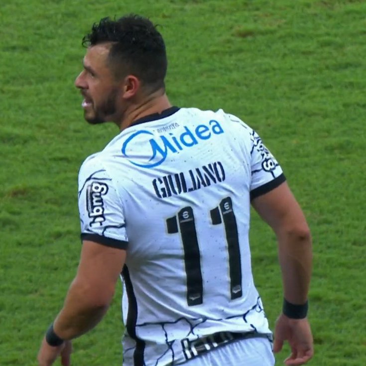 itsliim_a's tweet photo. coisas que só acontecem no Corinthians: Giuliano levando amarelo porque voltou pro segundo tempo com A CAMISA DO MOSQUITO https://t.co/9FI0HbVGnR
